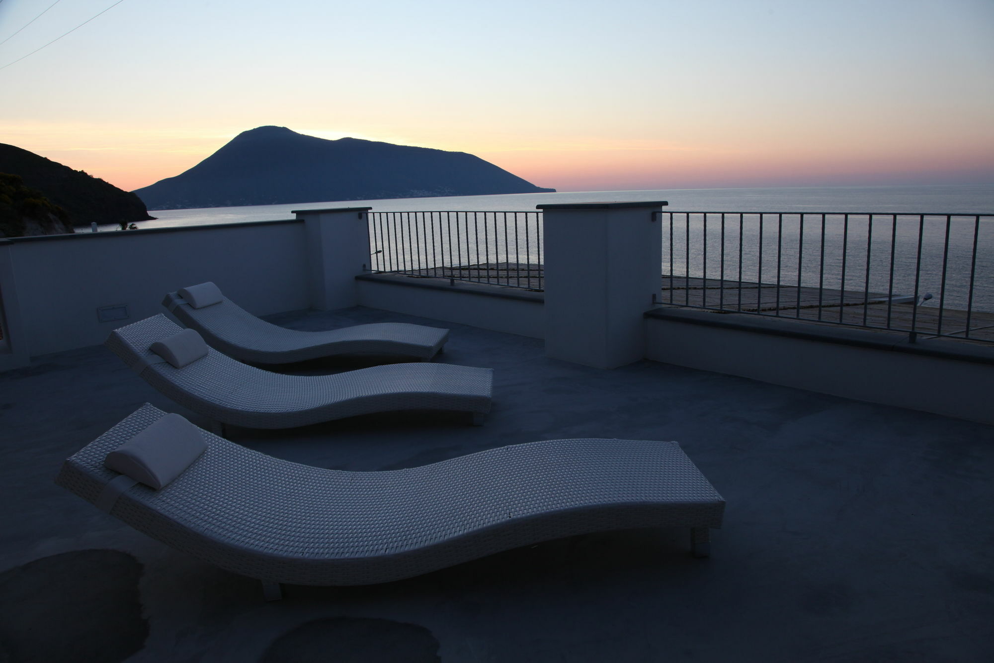 Hotel Cutimare - Aeolian Charme Acquacalda Exterior photo